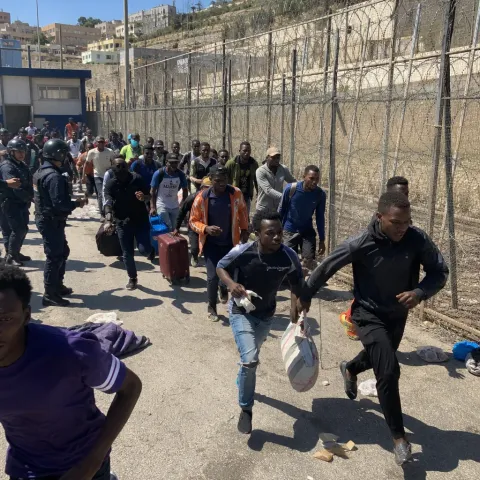 Ceuta ouvre ses portes : le Maroc envahit l'Espagne sans passeport