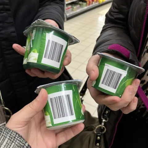 Danone réintroduit un colorant interdit dans les yaourts Activia