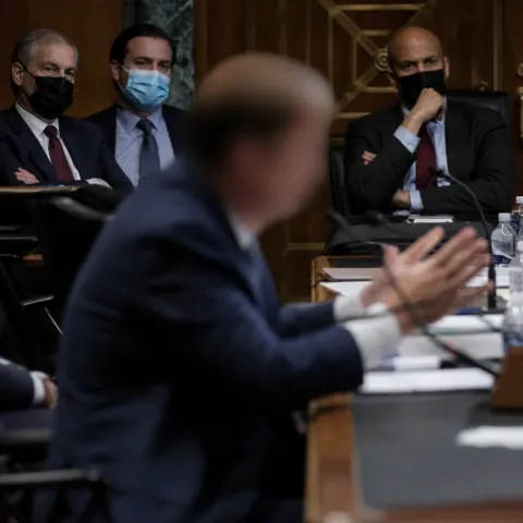 Fauci avoue au Sénat : les masques, les vaccins et le Covid étaient des mensonges d'État