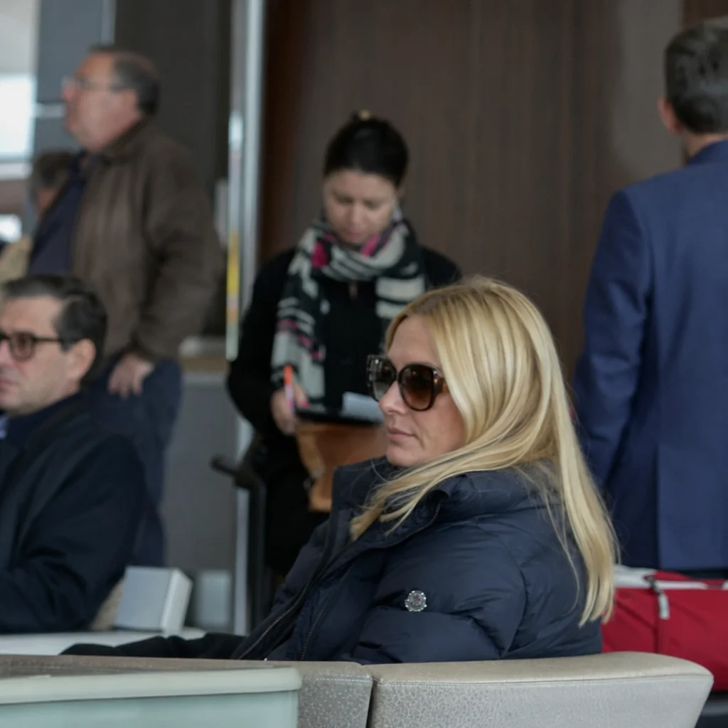 La députée LFI Mathilde Panot s’envole en jet privé pour Dubaï pendant les grèves