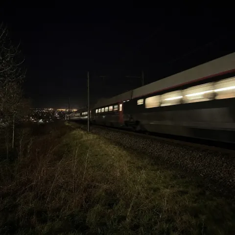 La SNCF supprime les conducteurs de TGV la nuit pour économiser des clopes
