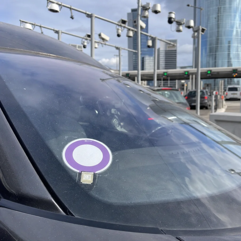 Le gouvernement installe des puces RFID dans les vignettes Crit'Air pour espionner les automobilistes