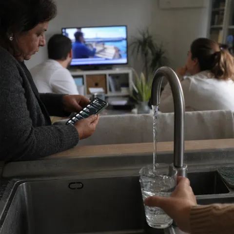 Le gouvernement va servir l’eau des toilettes dans les robinets dès 2025