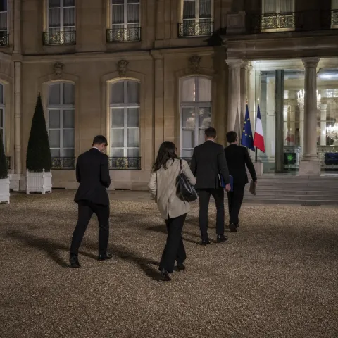 Macron exécute le plan européen pour instaurer le crédit social en France d’ici 2027