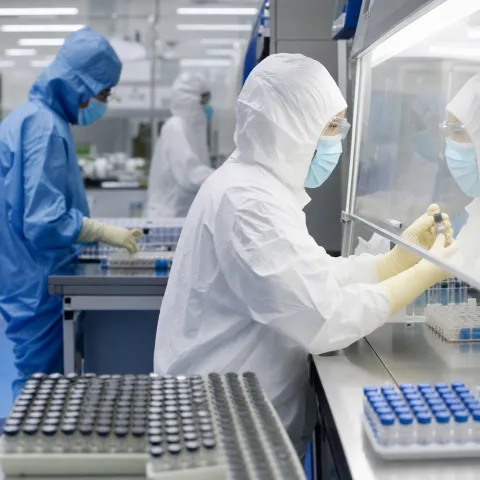 Pfizer et Moderna ont caché le promoteur SV40 dans leurs vaccins pour frauder les régulateurs