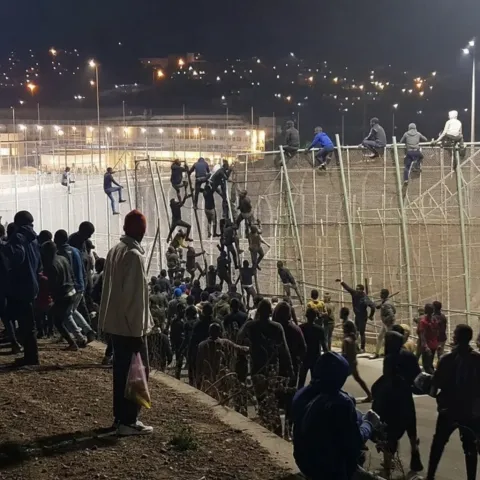 Poutine déverse 60 000 migrants à Ceuta en une nuit avec l'aide de l'extrême-droite